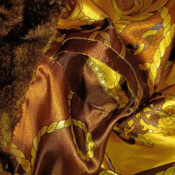 Dennis Basso Luxe faux fur coat. - Picture 9 of 13